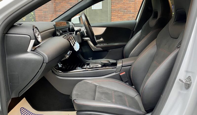 MERCEDES BENZ A250e AMG LINE full