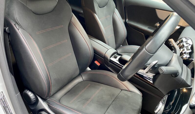 MERCEDES BENZ A250e AMG LINE full