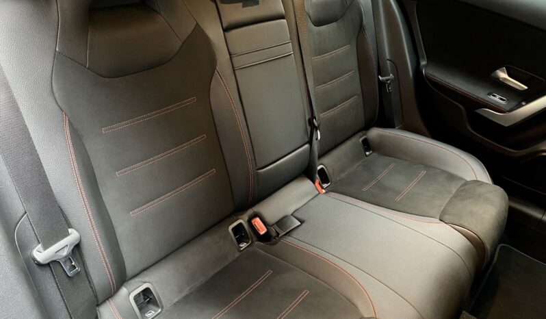 MERCEDES BENZ A250e AMG LINE full