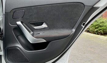 MERCEDES BENZ A250e AMG LINE full