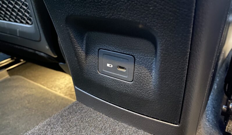 MERCEDES BENZ A250e AMG LINE full