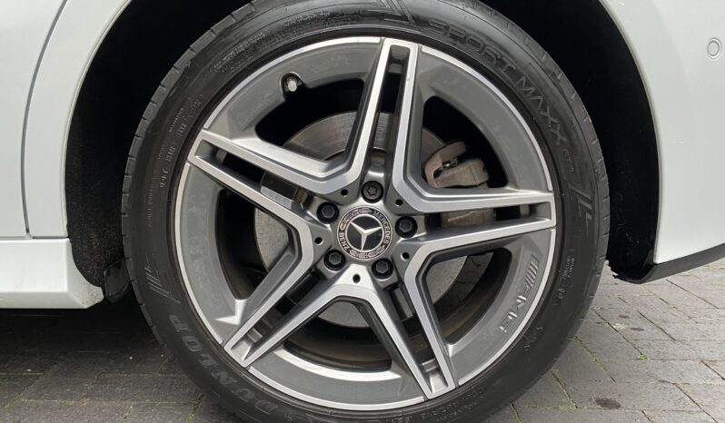 MERCEDES BENZ A250e AMG LINE full