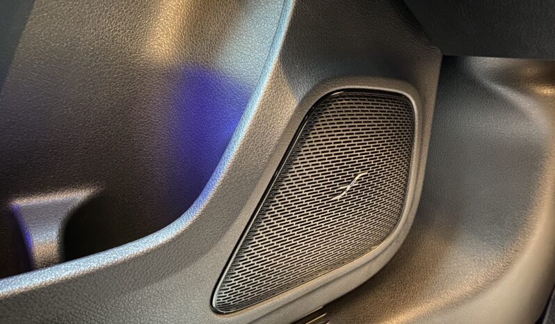 MERCEDES BENZ A250e AMG LINE full