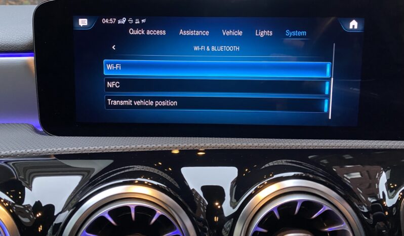 MERCEDES BENZ A250e AMG LINE full