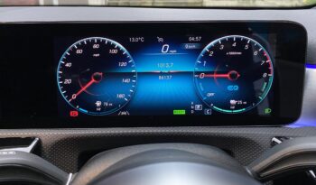 MERCEDES BENZ A250e AMG LINE full