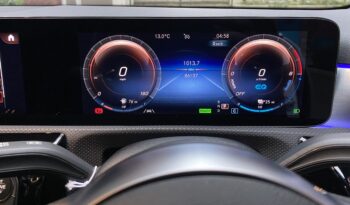 MERCEDES BENZ A250e AMG LINE full