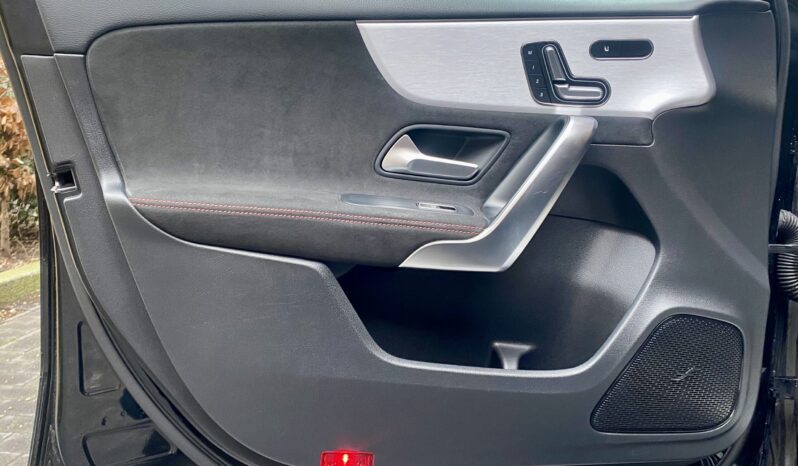 MERCEDES BENZ A180d AMG LINE (PREMIUM PLUS 2) full