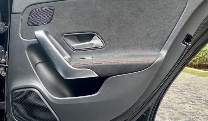 MERCEDES BENZ A180d AMG LINE (PREMIUM PLUS 2) full