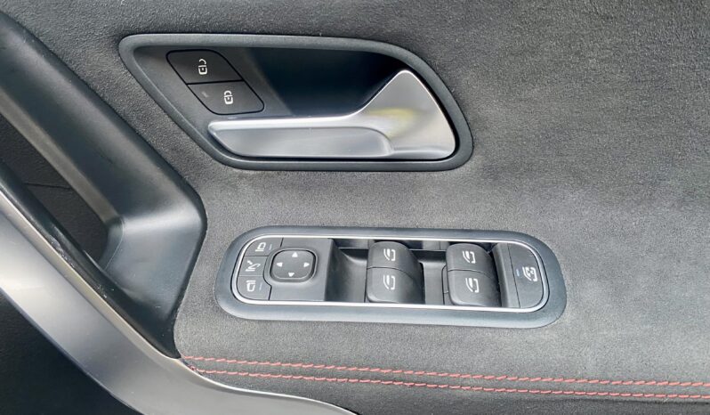 MERCEDES BENZ A180d AMG LINE (PREMIUM PLUS 2) full