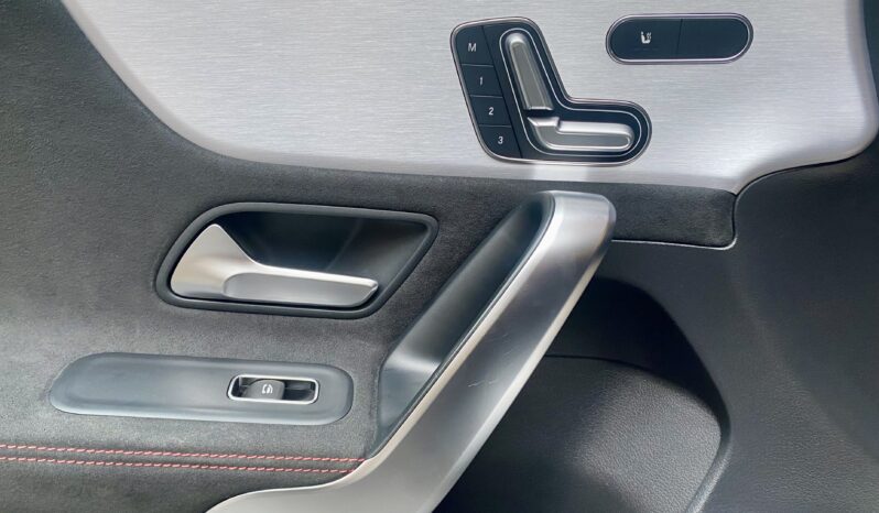 MERCEDES BENZ A180d AMG LINE (PREMIUM PLUS 2) full