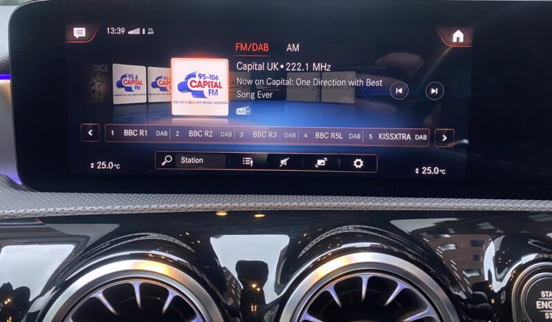 MERCEDES BENZ A180d AMG LINE (PREMIUM PLUS 2) full