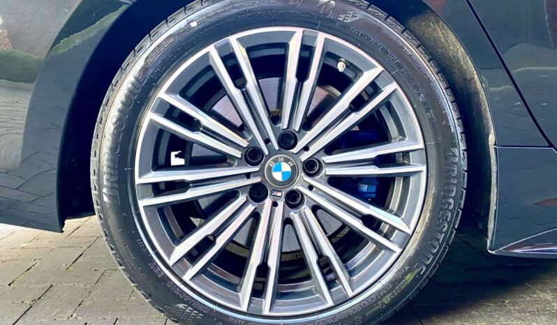 BMW 330d SALOON M SPORT full