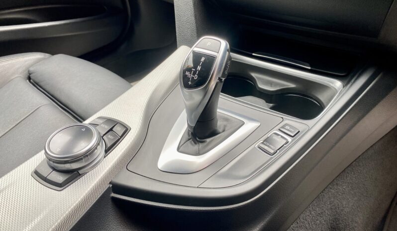 BMW 320i TOURING M SPORT full