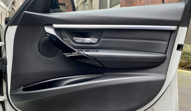 BMW 335d SALOON M SPORT full