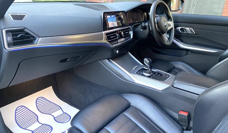 BMW 330d SALOON M SPORT full