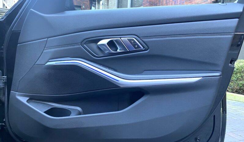 BMW 330d SALOON M SPORT full